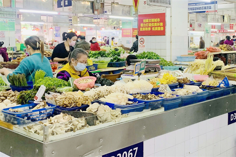 整潔、文明、有序的吳圩農(nóng)貿(mào)市場(chǎng)、邕寧商場(chǎng)和水街市場(chǎng)2（拍攝：謝丹妮）.jpg