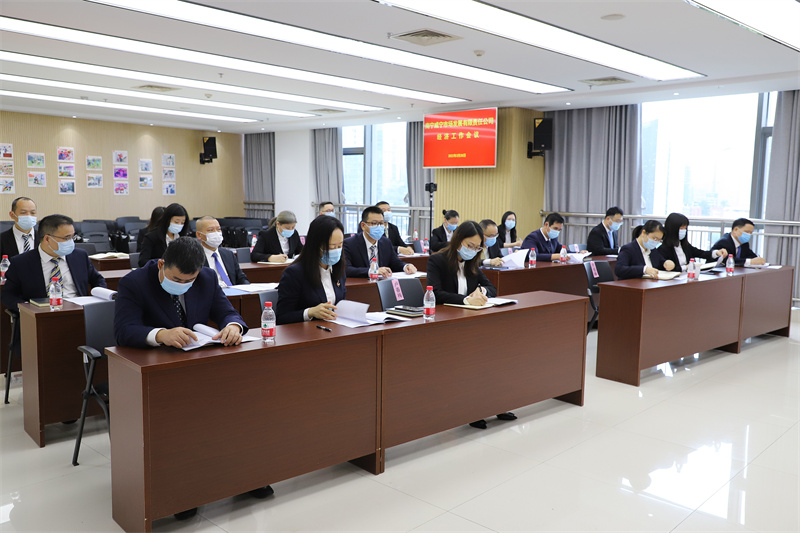 與會(huì)人員認(rèn)真聆聽(tīng)（拍攝：焦洋）.jpg