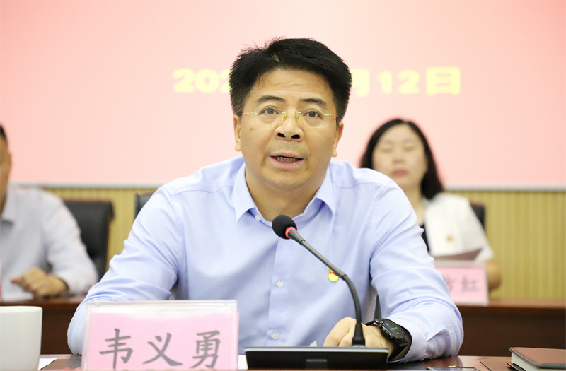 集團(tuán)副總經(jīng)理韋義勇講話(huà) （拍攝：柒紅）.jpg